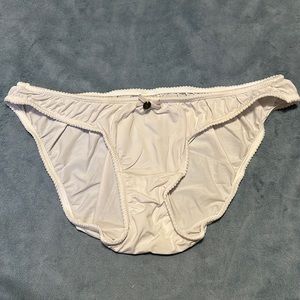 NWOT Rare Victoria’s Secret Bikini style white soft panty